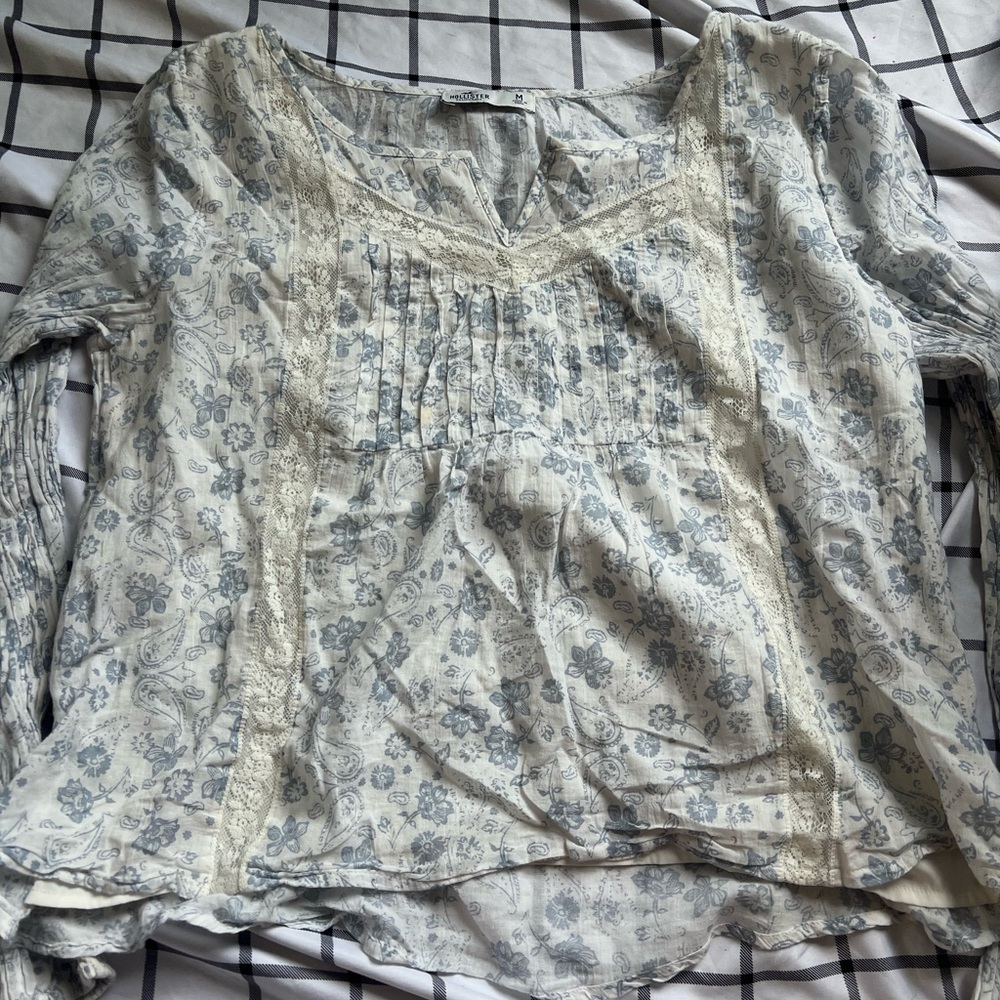 Hollister Gray and White Ruffled Blouse